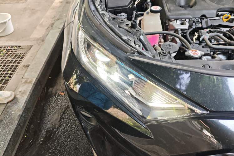 Used Toyota RAV4 2020 Dual-Motor 2.5L E-CVT Four-Wheel Drive Flagship Edition Right Front Headlight