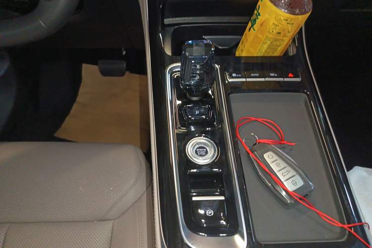 Used Geely Auto FX11 2025 4th Generation 1.5TD DCT – The Start Gear Lever