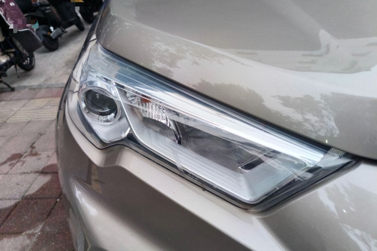 Used JMC Yuhu 7 2020 2.0T Diesel Manual Two-Wheel Drive Comfort Edition Short Wheelbase China VI Standard JX4D20A6L Right Front Headlight