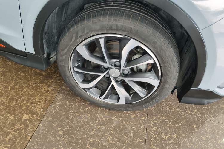 Used Geely Auto Emgrand S 2022 1.4T CVT Crossover Player Edition Right Front Wheel Hub