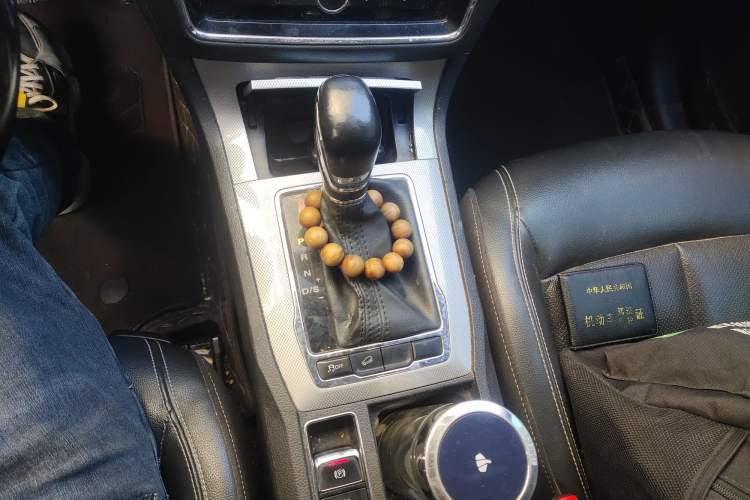 Used Roewe RX5 2018 20T Two-Wheel Drive Automatic Internet Smart Edition
