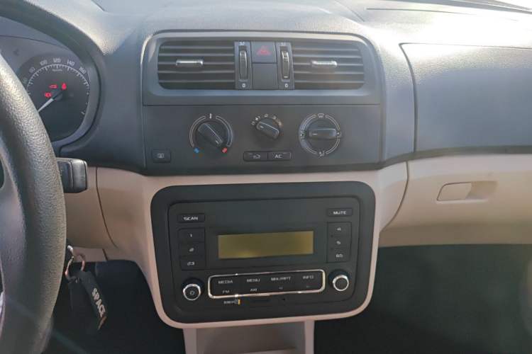 Used Skoda Fabia 2014 1.4L Automatic Crystal Edition