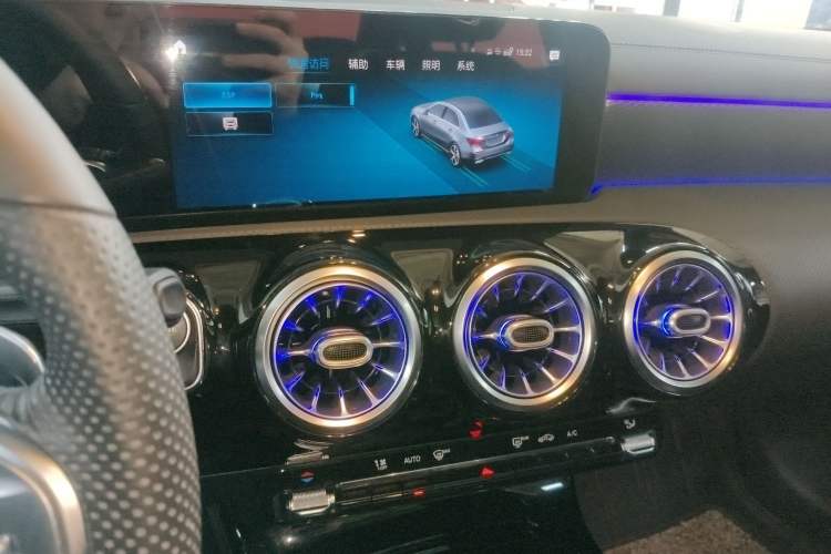 Used Mercedes-Benz A-Class 2021 A 200 L Sport Sedan Fashion Model
