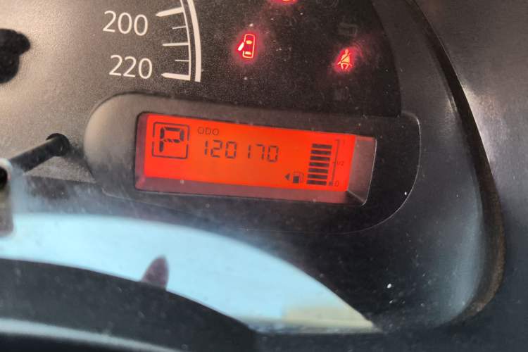 Used Nissan Sunny 2016 1.5XE CVT Leading Edition Odometer Close Up