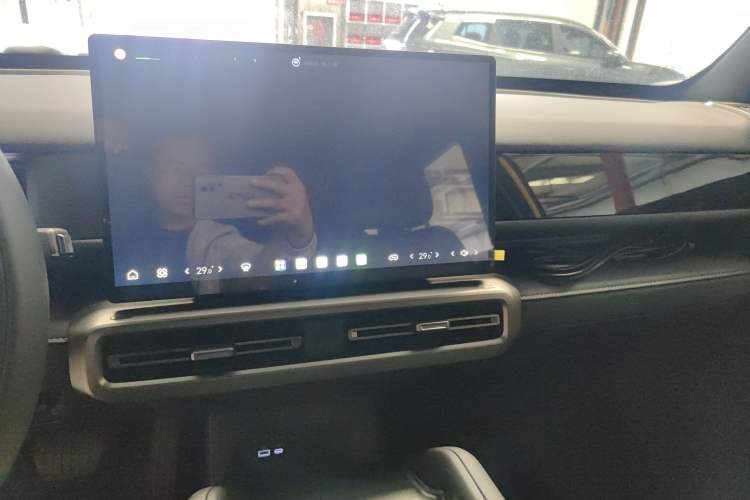 Used Chery Fulwin X3L 2025 Model 205 All-Wheel Drive High-Energy Edition Audio And AC Panel