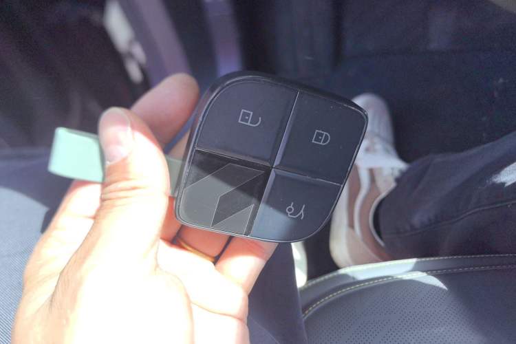 Used Lynk & Co 08 EM-P 2023 120km Long-Range Halo
