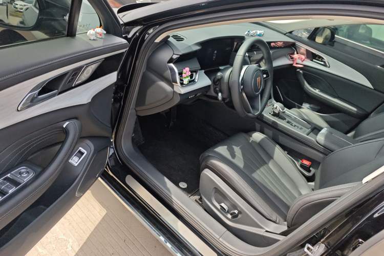 Used Hongqi H5 2025 1.5T DCT Qiyun 500 000th Unit Commemorative Edition Driver Seat