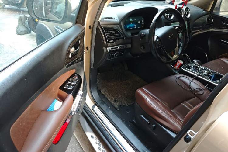 Used BYD Tang New Energy 2015 2.0T Four-Wheel-Drive Flagship Model