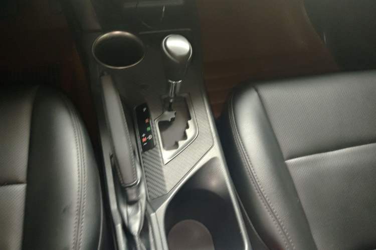 Used Toyota RAV4 2013 2.0L CVT Two-Wheel Drive Urban Edition Gear Lever