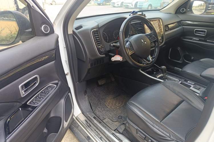 Used Mitsubishi Outlander 2020 2.0L Two-Wheel Drive Enjoyment Version 5 Seats
