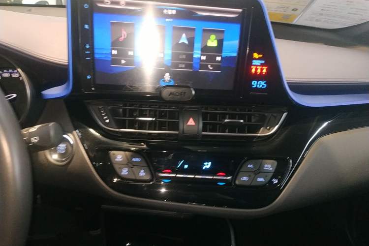 Used Toyota C-HR 2018 2.0L Luxury Edition China V Standard Audio And AC Panel