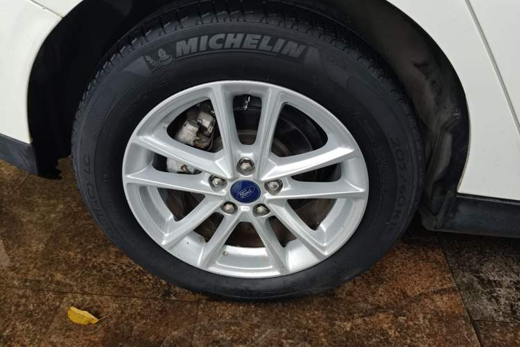 Used Ford Focus 2018 Hatchback Classic 1.6L Automatic Trendy SmartDrive Edition
