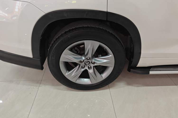 Used Toyota Highlander 2015 2.0T Four-Wheel Drive Luxury Edition 7-Seater Right Rear Wheel Hub