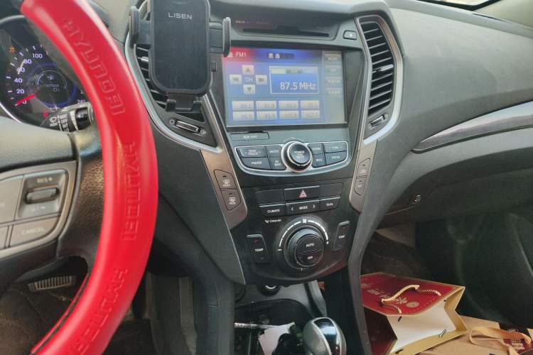 Used Hyundai Santa Fe 2015 2.0T Automatic Two-Wheel Drive Smart Version 5 Seats
