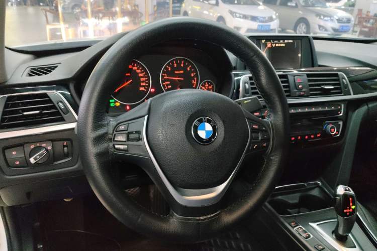 Used BMW 3 Series 2017 320Li Fashion Model Steering Wheel