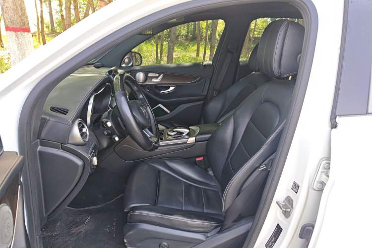 Used Mercedes-Benz GLC 2016 GLC 300 4MATIC Dynamic Model
