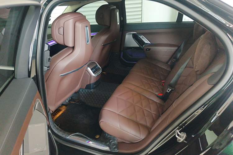 Used BMW 7 Series 2023 735Li M Sport Package