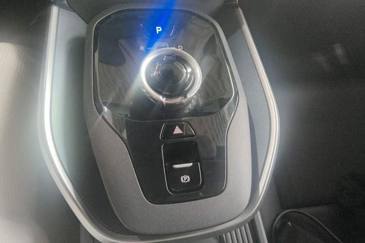 Used Toyota bZ3 2024 517 km Elite PRO Gear Lever