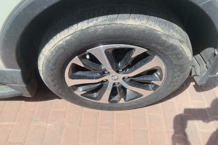 Used Toyota RAV4 2016 2.0L CVT Two-Wheel Drive Fashion Edition China V Standard Right Front Wheel Hub