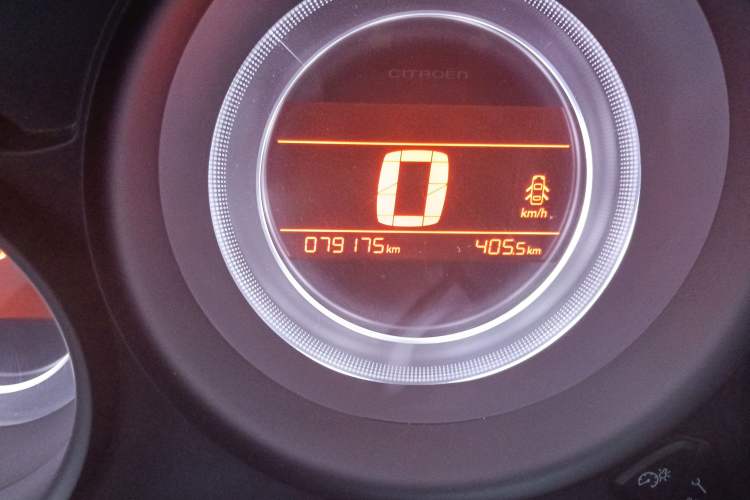 Used Citroen C4L 2014 1.8L Intelligent Drive Automatic Enjoyment Model Odometer Close Up