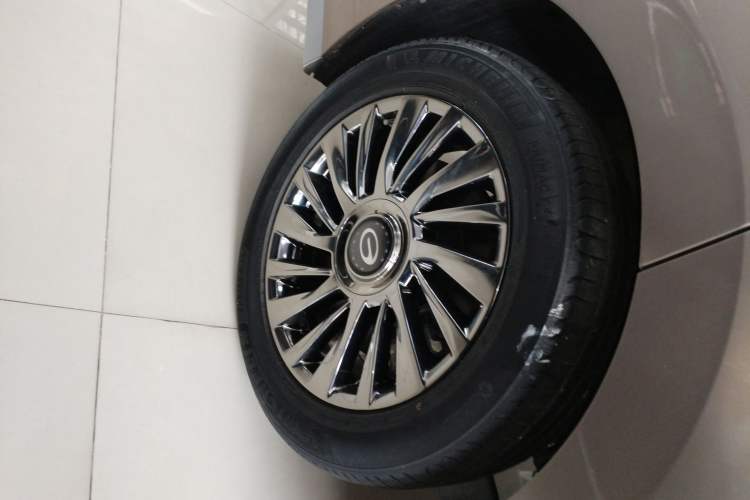 Used GAC Trumpchi M8 2023 Zongshi Series Dual-Motor Flagship Edition Exterior 6