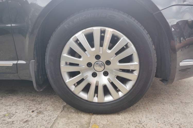 Used Volkswagen Passat 2009 1.8T Automatic Zunjie Model Right Front Wheel Hub