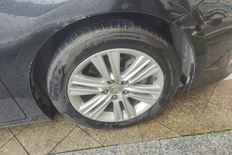 Used Lexus ES 2013 250 Elite Edition Right Front Wheel Hub