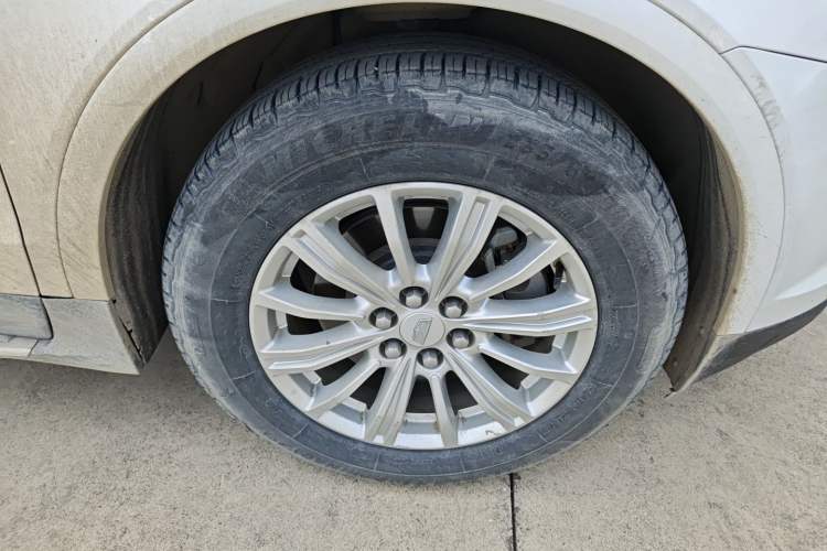 Used Cadillac XT5 2018 28E Four-Wheel Drive Tech Version Right Front Wheel Hub