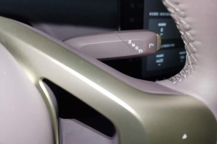 Used Avatr 06 2025 Pro Range-Extended Edition Gear Lever