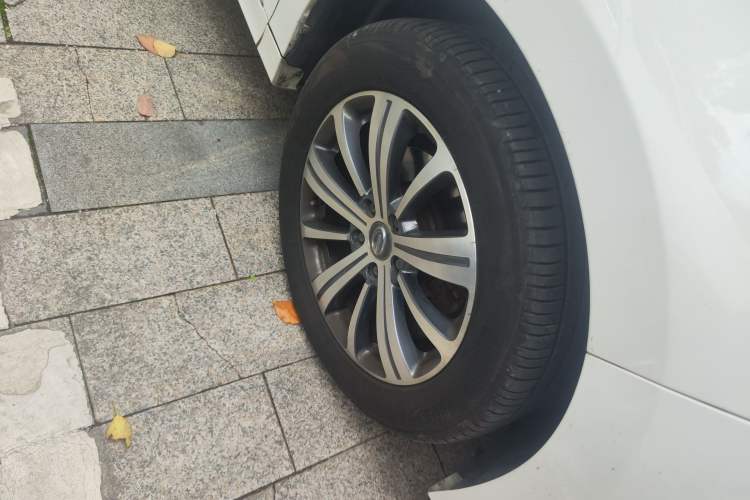 Used GAC Trumpchi M8 2020 Flagship 390T Navigation Model Right Front Wheel Hub