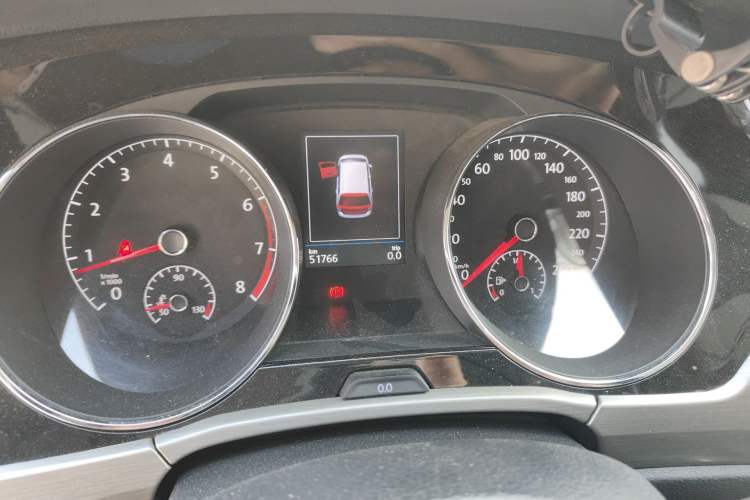 Used Volkswagen Touran 2018 Volkswagen Touran L 280TSI DSG Luxury Edition 7 Seats Odometer Close Up