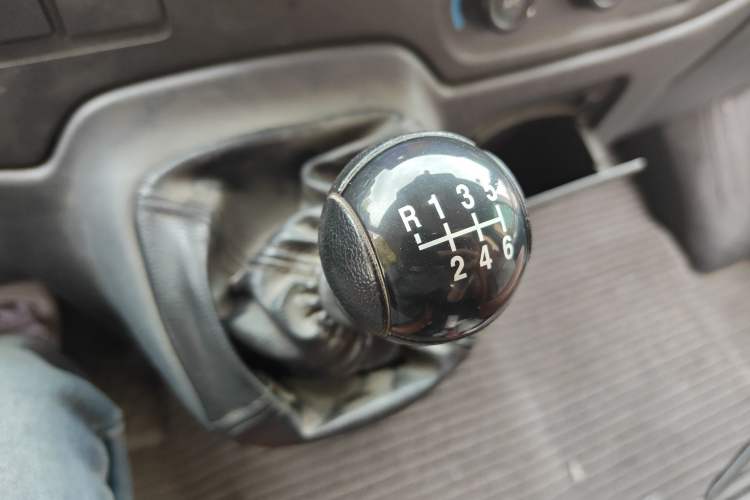 Used Ford Transit Custom 2016 2.2T Long-Wheelbase 6/7-Seater Mid-Roof Multi-Purpose Vehicle
