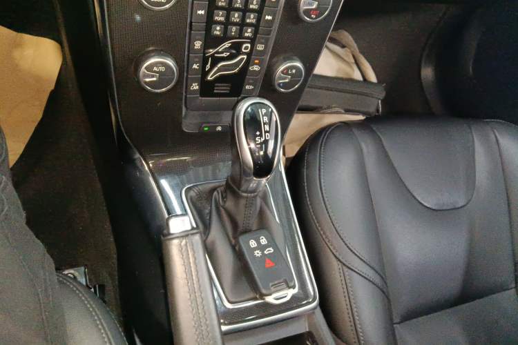 Used Volvo V40 2017 T3 Zhiyi Edition