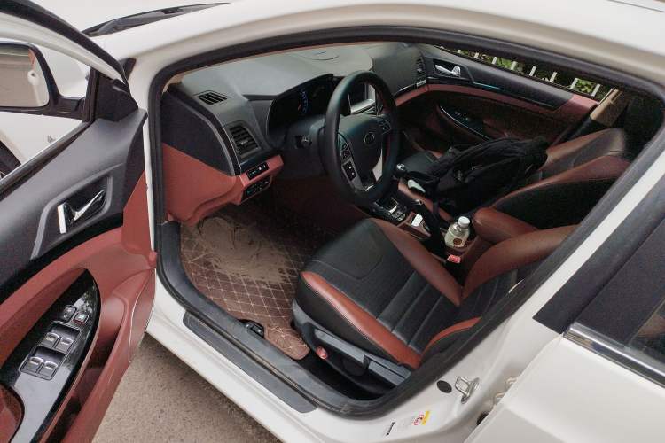 Used BYD Surui 2015 Revised Version 1.5L Manual Luxury Edition
