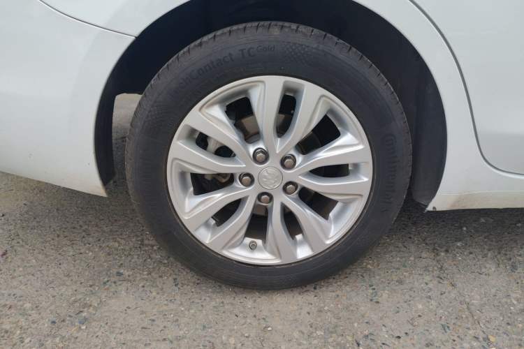 Used Buick GT 2021 Revised Version Flagship 1.5L Automatic Elite Edition Right Rear Wheel Hub