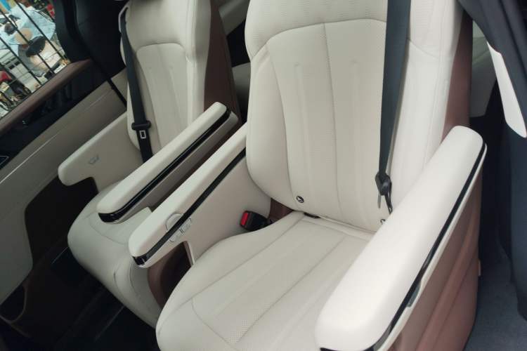 Used BYD Xia 2025 DM-i 1.5T 180km Beyond Edition
