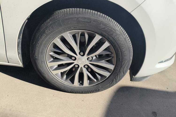 Used Buick GL8 2020 ES Land Cruiser 653T Comfort Edition Right Front Wheel Hub