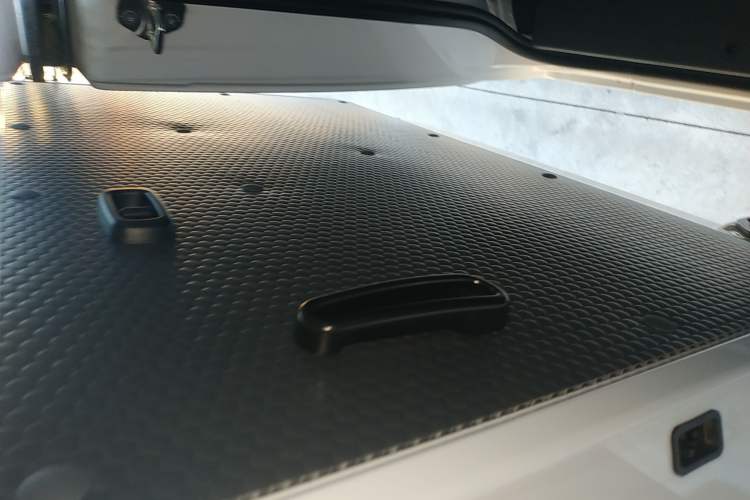 Used Wuling Yangguang 2024 300KM Comfort Version Passenger Van 75kW