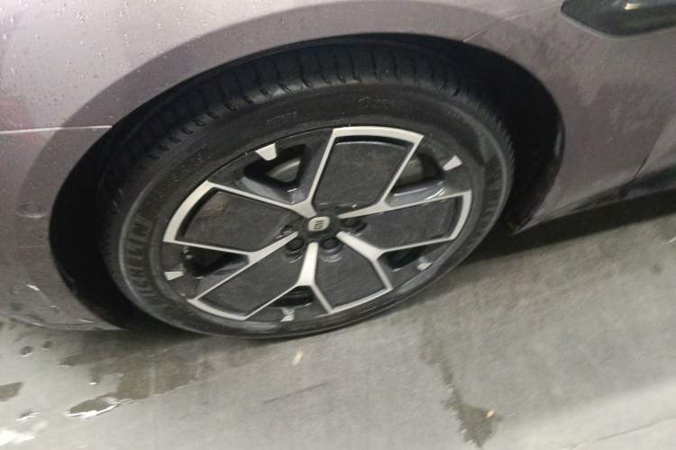 Used Xiaomi Auto SU7 2024 Rear-Drive Long-Range Intelligent Driving Version Exterior 4