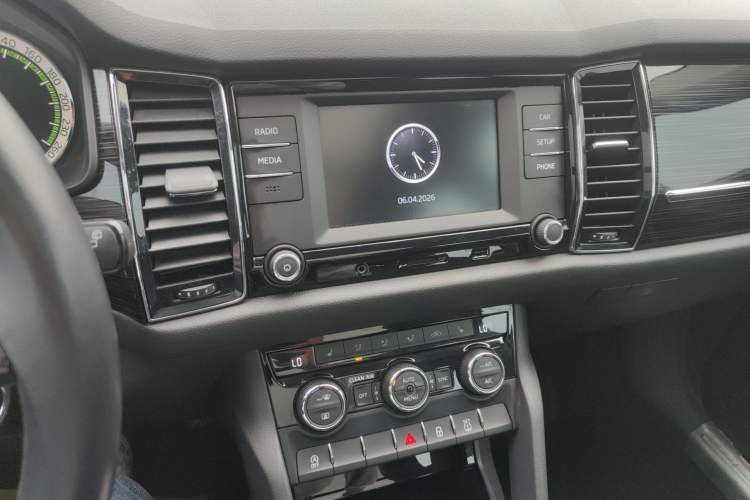 Used Skoda Kodiaq 2017 TSI330 7-Seater Two-Wheel-Drive Luxury Edition Audio And AC Panel