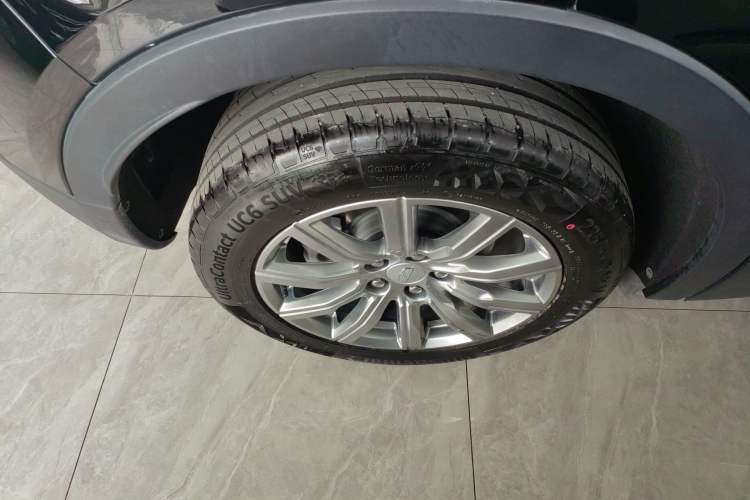 Used Cadillac XT4 2022 28T Two-Wheel-Drive Luxury Version Right Rear Wheel Hub