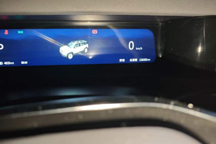 Used iCAR 03 2024 472km Four-Wheel Drive Long-Range Version Odometer Close Up