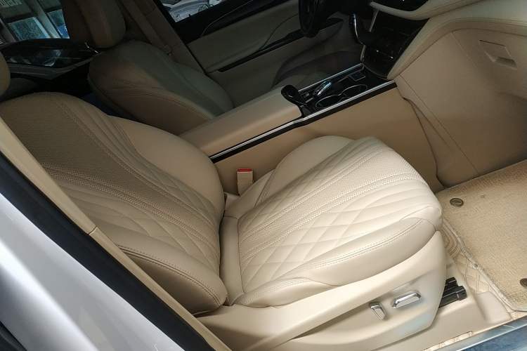 Used Buick GL8 2022 ES Landtrek 653T Luxury Edition Right Front Seat