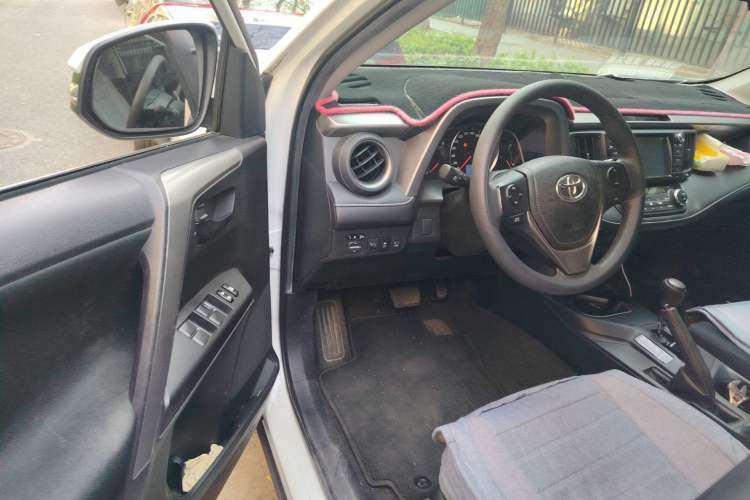 Used Toyota RAV4 2016 2.0L CVT Two-Wheel Drive Comfort Edition China V Standard
