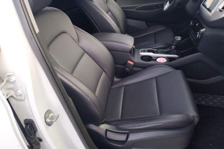 Used Hyundai Tucson 2015 1.6T Dual-Clutch Two-Wheel-Drive Smart Model Right Front Seat