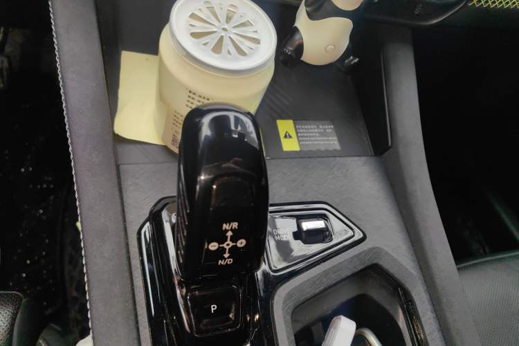 Used Lynk & Co 03 2023 2.0TD DCT JingPro Gear Lever