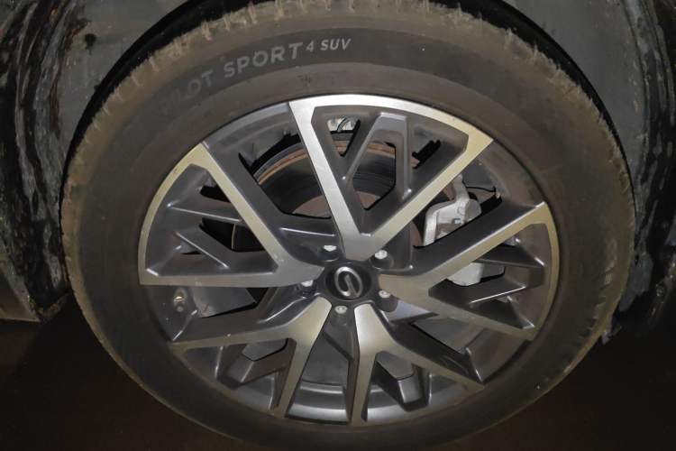 Used GAC Trumpchi GS8 2022 Linghang Series 2.0 TGDI Two-Wheel-Drive Luxury Smart Connectivity Version (7 Seats) Right Front Wheel Hub