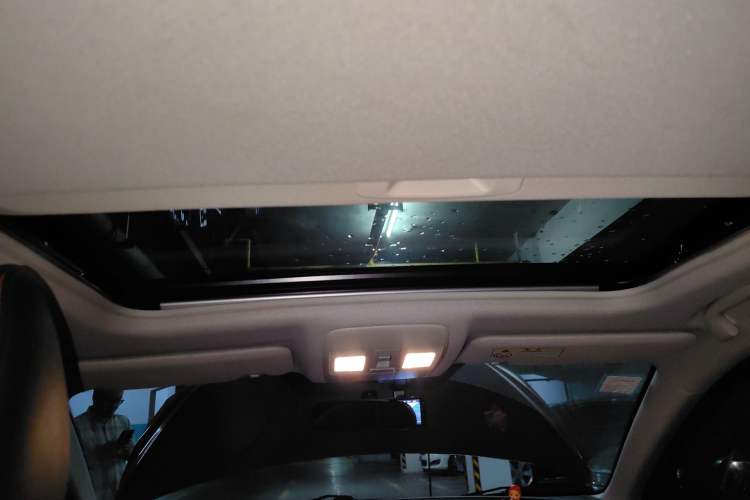 Used Mazda 3 Axela 2017 Sedan 1.5L Automatic Luxury Model Emission Standard China V Headliner