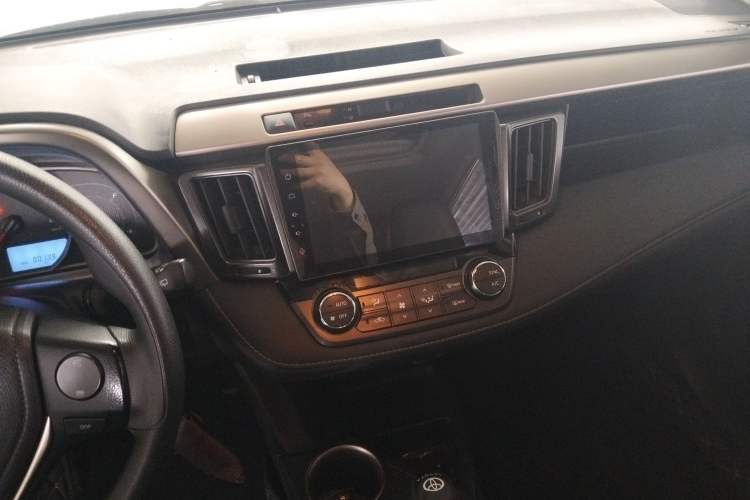 Used Toyota RAV4 2015 2.0L CVT Two-Wheel Drive Fashion Edition Audio And AC Panel