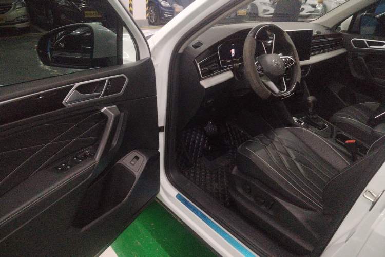 Used Volkswagen Tiguan L 2023 300TSI Automatic Two-Wheel Drive Smart Edition
